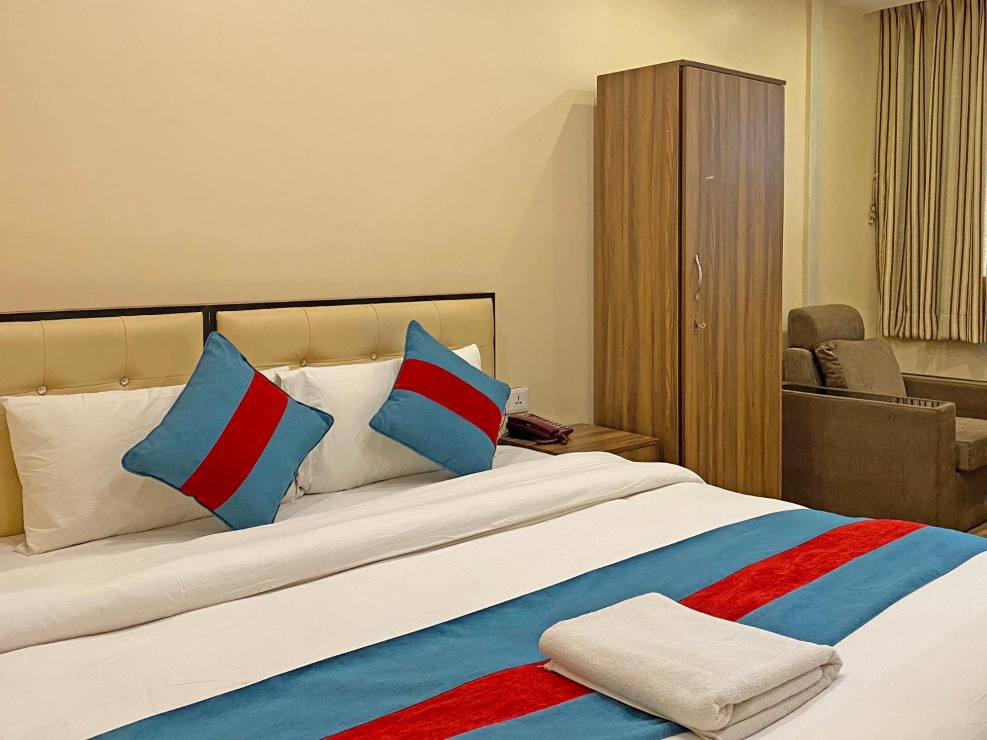 Hotel Airport Holiday Kathmandu Exterior photo