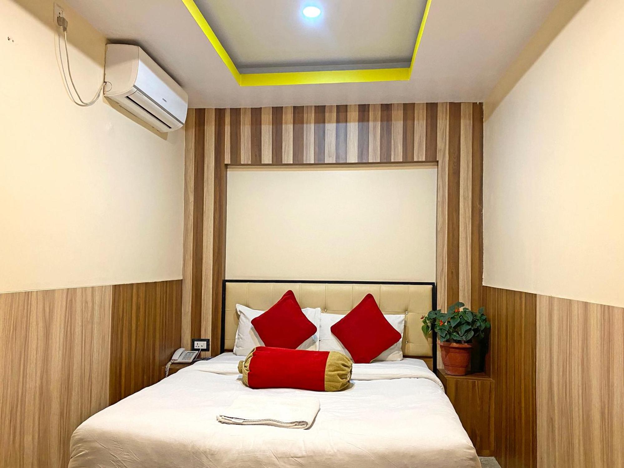 Hotel Airport Holiday Kathmandu Exterior photo