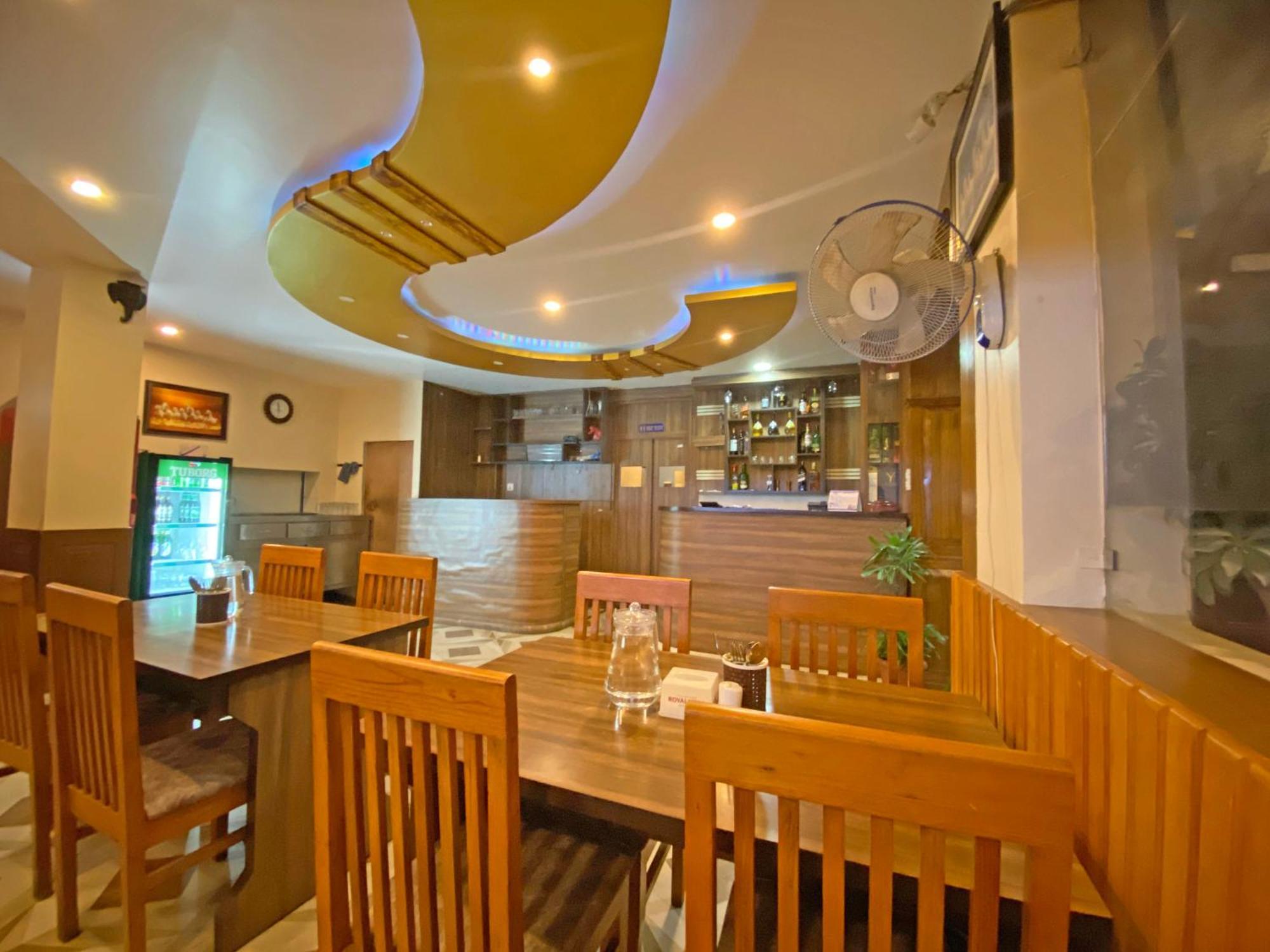 Hotel Airport Holiday Kathmandu Exterior photo
