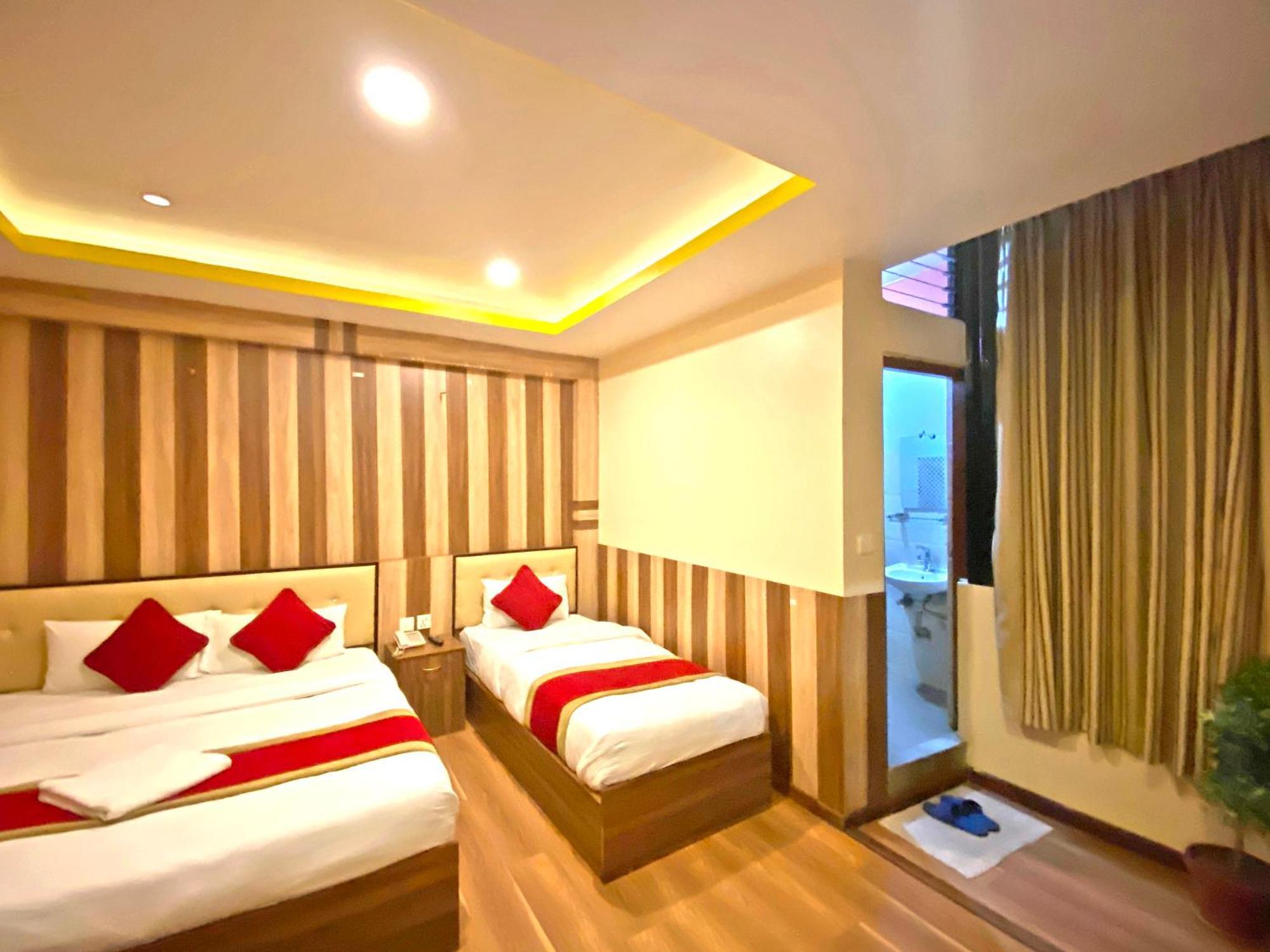 Hotel Airport Holiday Kathmandu Exterior photo