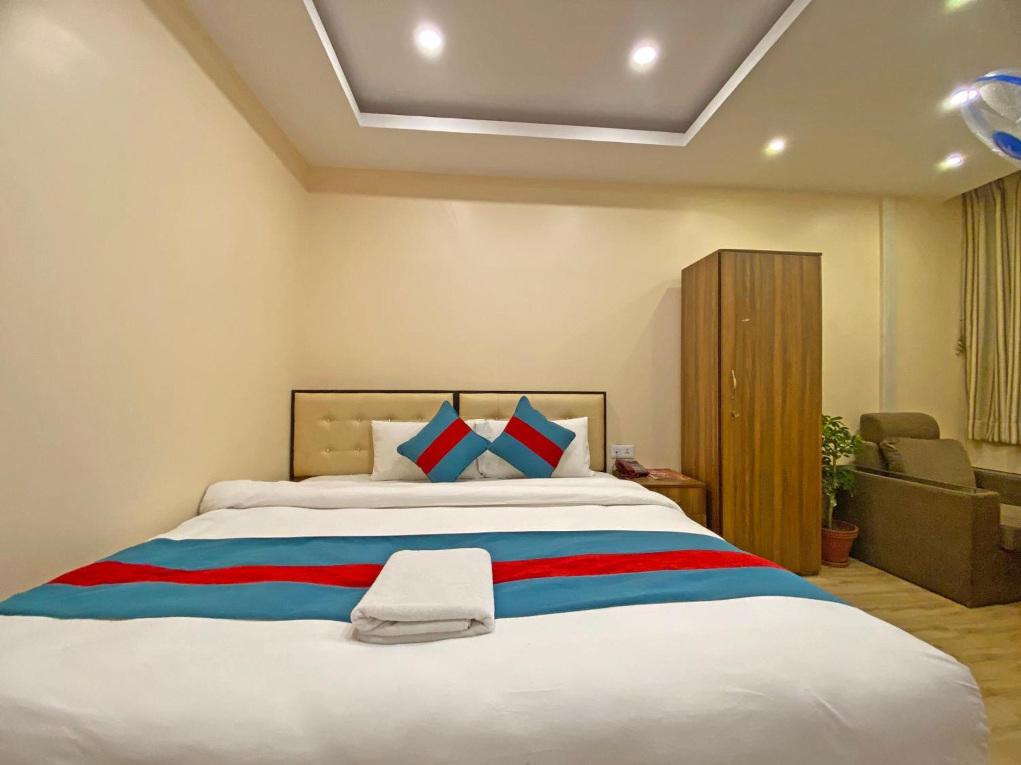 Hotel Airport Holiday Kathmandu Exterior photo