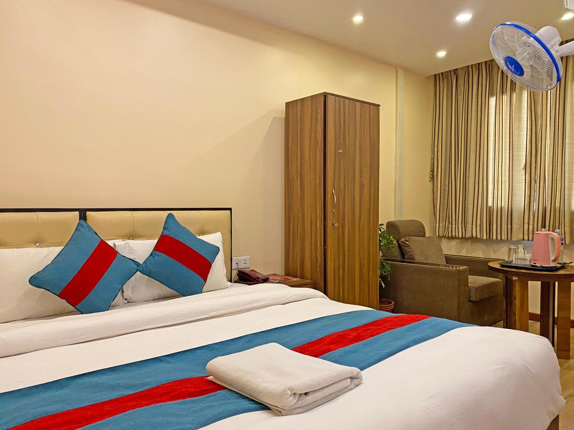 Hotel Airport Holiday Kathmandu Exterior photo