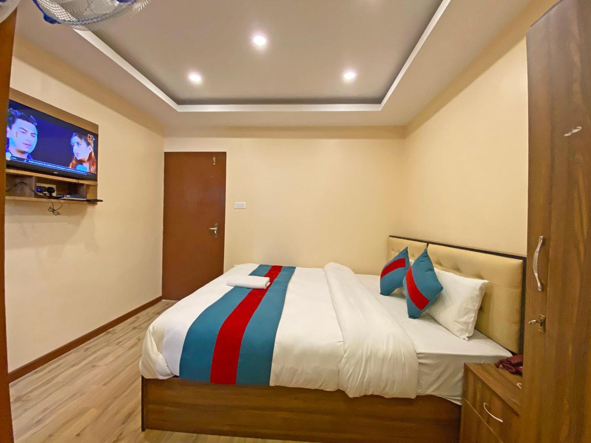 Hotel Airport Holiday Kathmandu Exterior photo